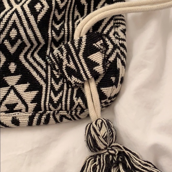 Black and white tapestry backpack with pocket - Picture 6 of 7